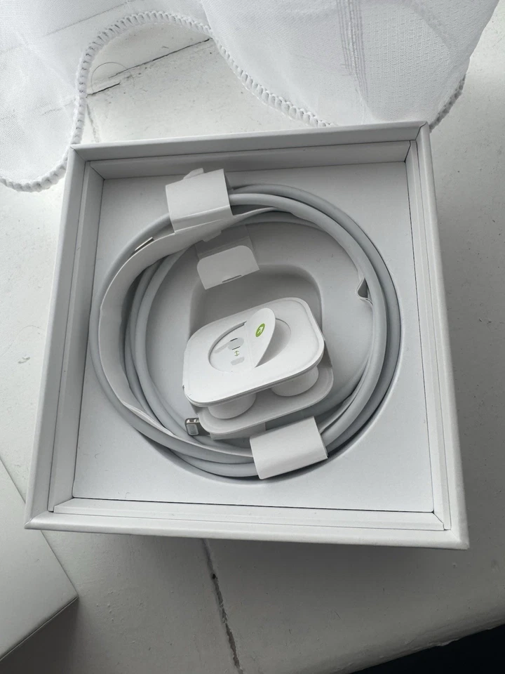 Apple AirPods Pro White Wireless Bluetooth In-Ear BOX ONLY - airpods not inc, photo 3 of 3