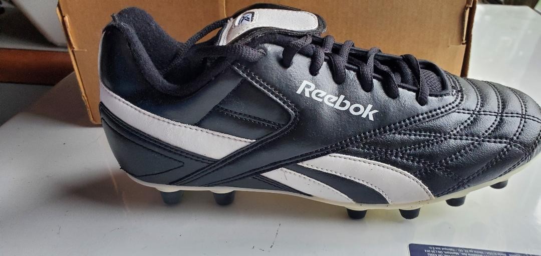 Reebok Campio TD MS Mens soccer cleat #19-95582 Blk / Wht. New in