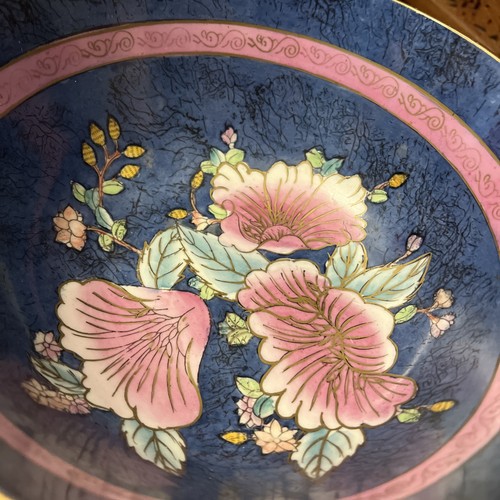 WBI Marked Hand Painted Asian Decorative Bowl Blue Pink Floral 10 inch Chinese - Afbeelding 2 van 5