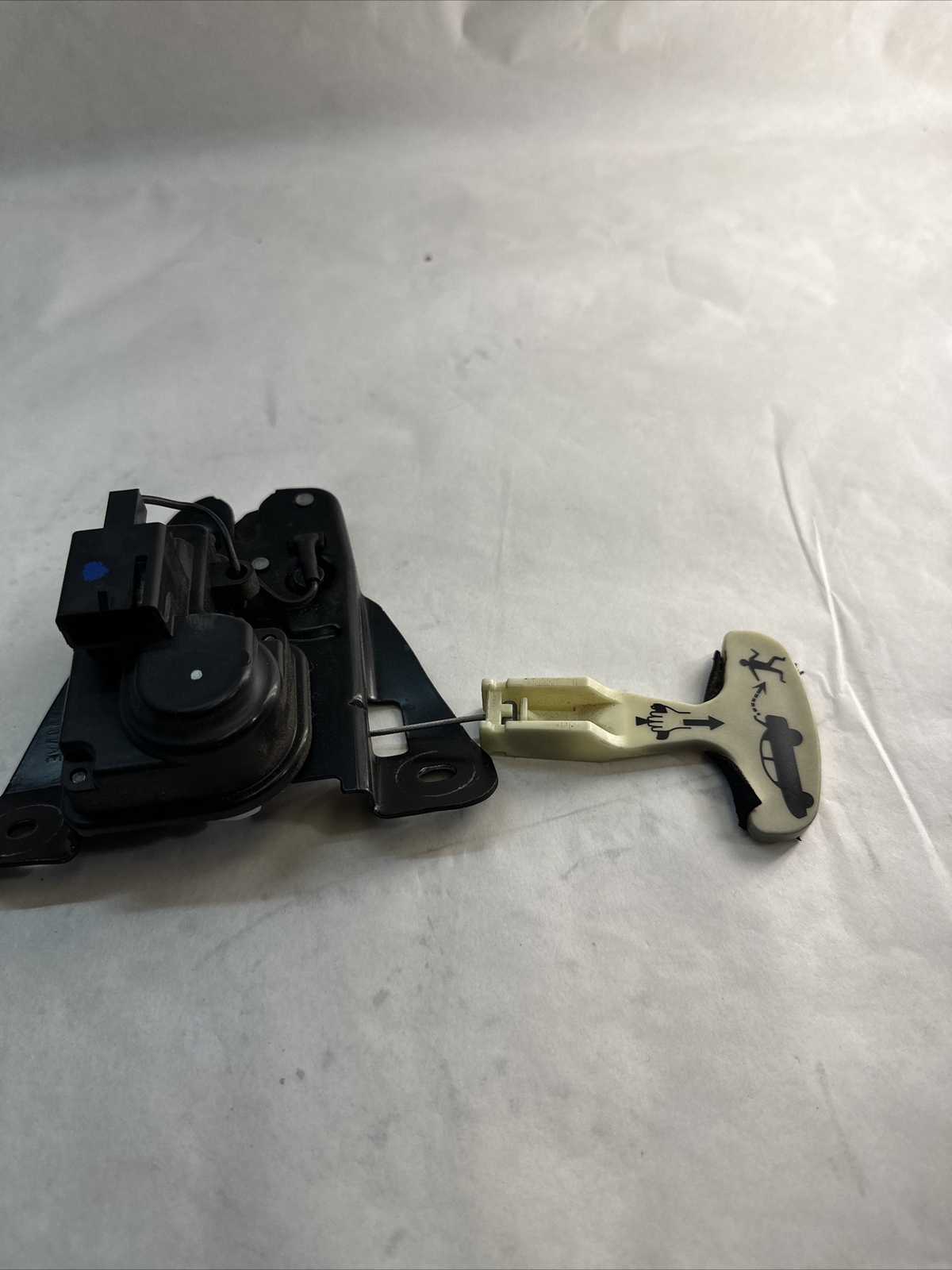 2014 - 2021 MASERATI GHIBLI REAR TRUNK LID LATCH LOCK ACTUATOR OEM 25279217AE