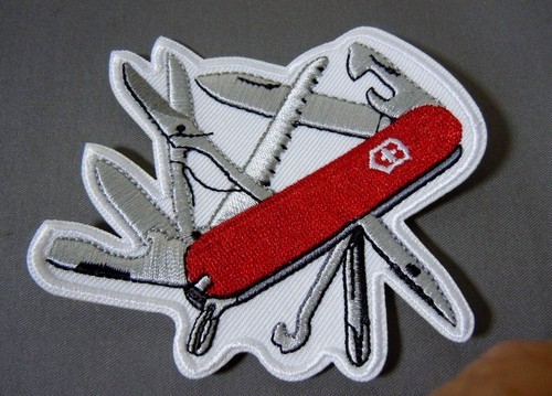 Swiss Army Multi-Tool Pocket Knife Embroidered Iron-On Patch 3.5" x 3" - Afbeelding 1 van 2