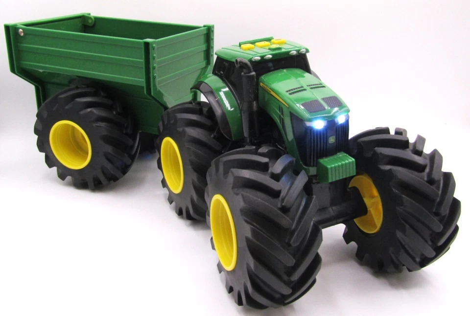 Tractor Tomy John Deere con remolque/carrito agrícola. Foto 2 de 4