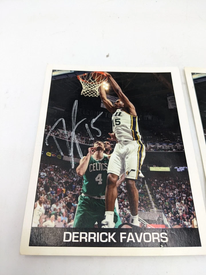 Lote de 2 tarjetas fotográficas autografiadas de Derrick Favors #15 Utah Jazz 4,5"x6,25" Foto 2 de 4