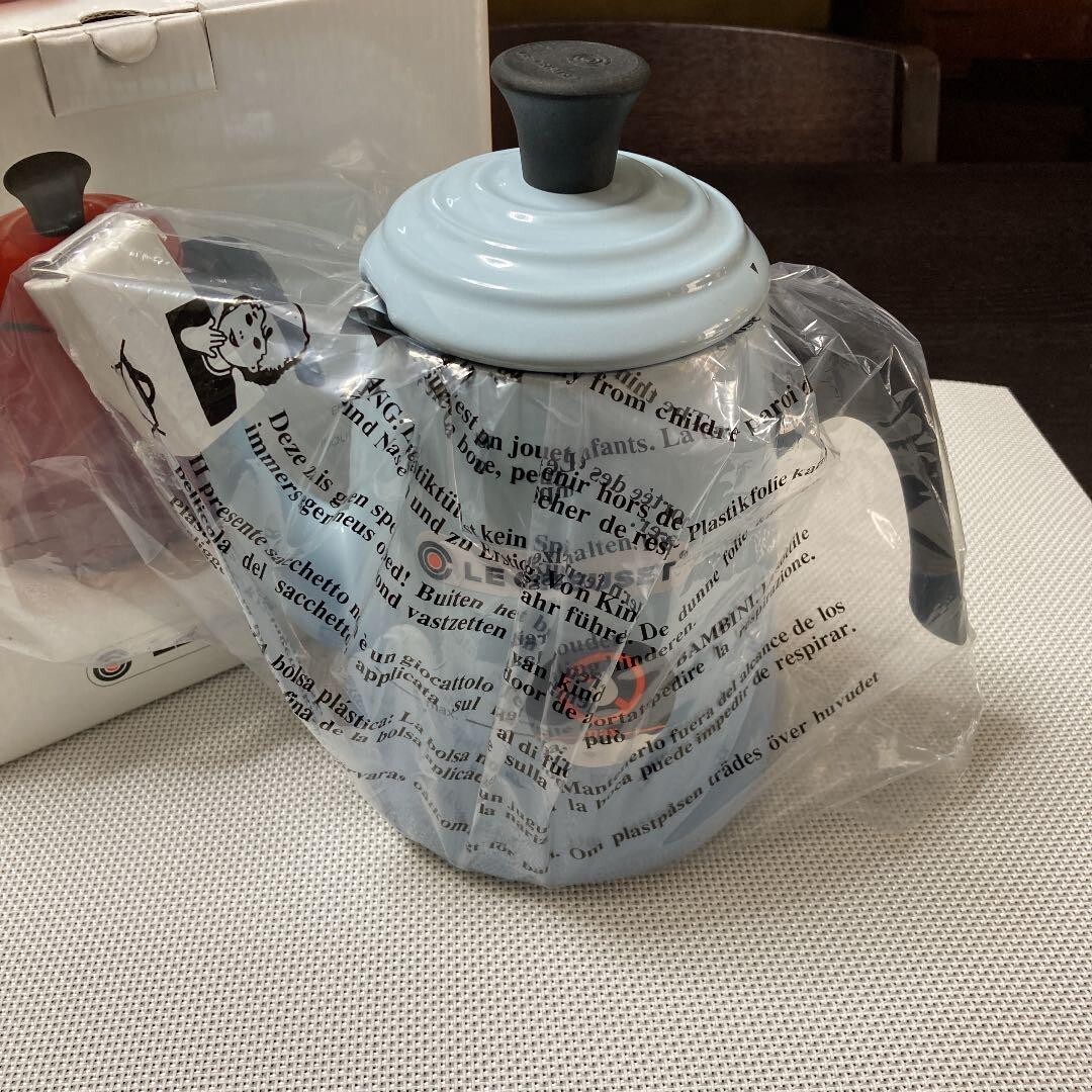 Le Creuset Drip Kettle 700ml / 24oz Coastal Blue Resin Handle IH