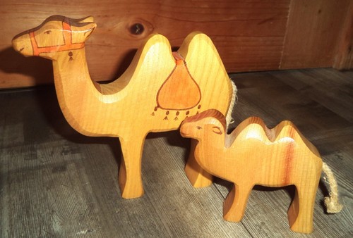 2 Ostheimer Holz - Tier Figuren, klein und großes Kamel mit Sattel für Krippe - Bild 3 von 5