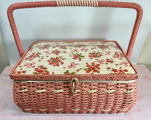 VTG Dritz Pink & White Woven Sewing Basket W/ Tray & Spool Holders~Japan #6074