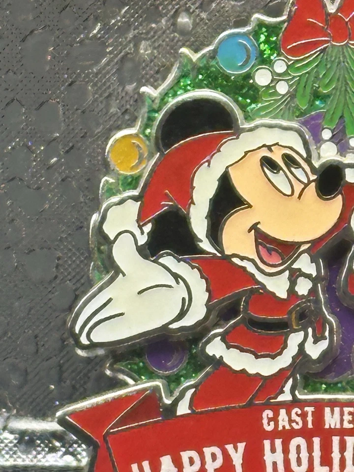 RARE Disney Cast Member 2008 Christmas Pin LE 1750 Mickey & Minnie Wreath WDW - Image 2 of 4