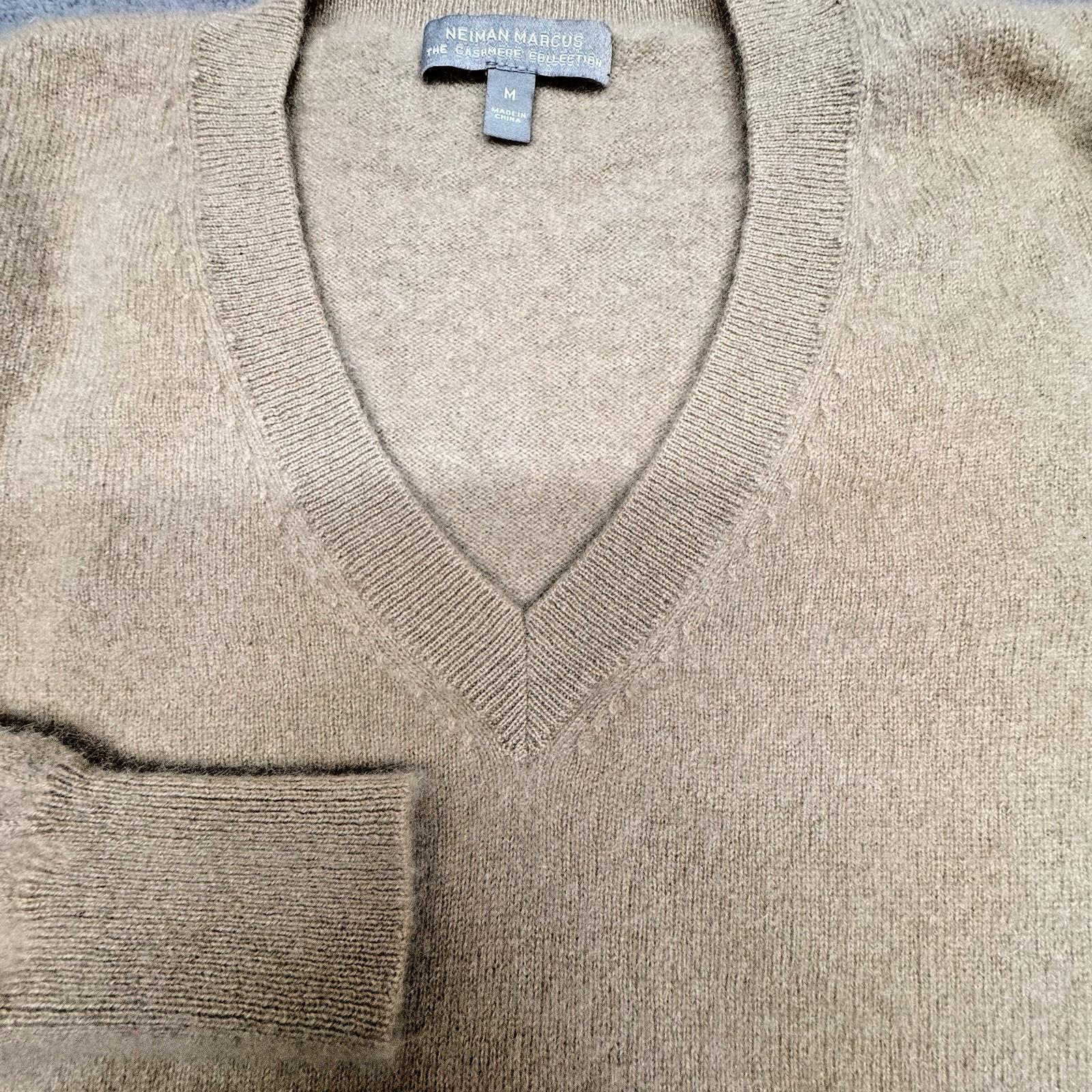 Neiman Marcus Cashmere Sweater Womens M Beige V Neck 100% Luxury Soft Knit