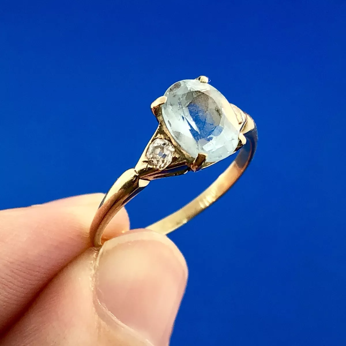 9ct Yellow Gold 0.77ct Aquamarine Rub Over Set Solitaire Ring