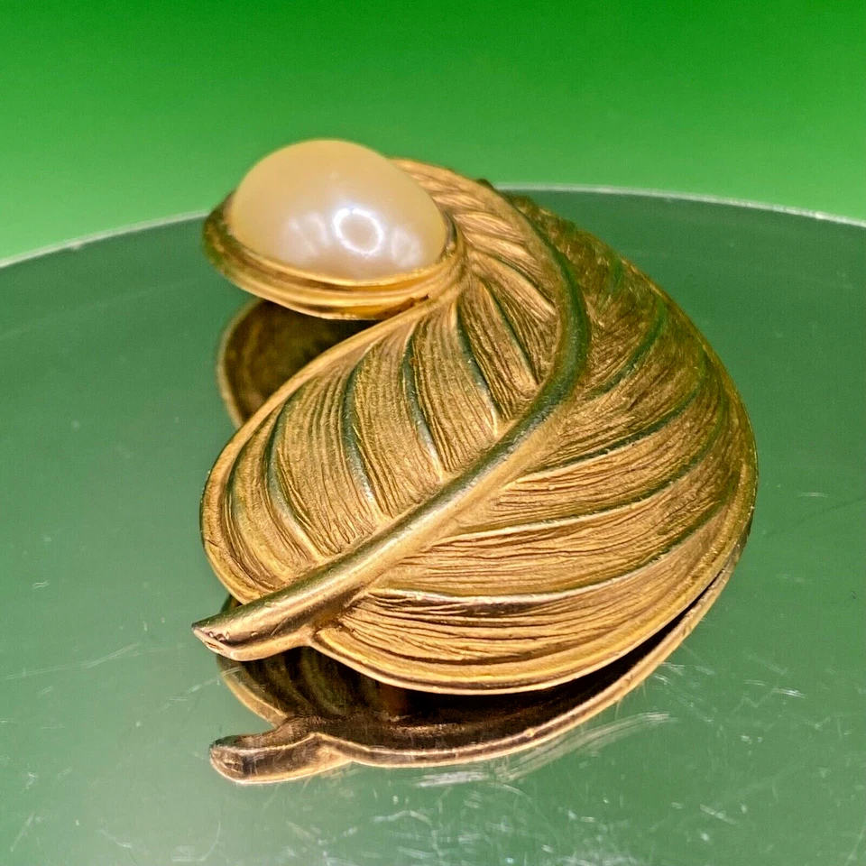 VTG GOLD TONE LEAF FEATHER LARGE FAUX PEARL Big Brooch Retro 60s Grannycore Gift - Image 2 of 4