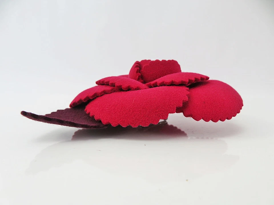 Auténtico broche broche camelia lona roja Chanel #59485 Foto 4 de 4