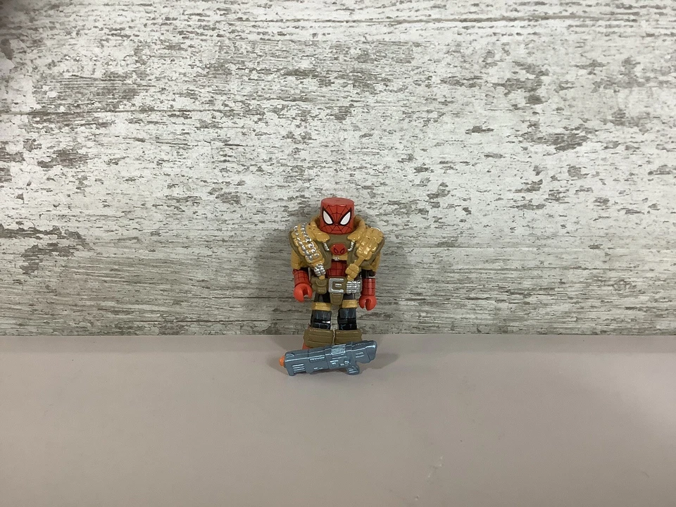 Lote de seis MiniMates y armas Ironman, Spider-Man, Tortugas Ninja, Deadpool Foto 3 de 4