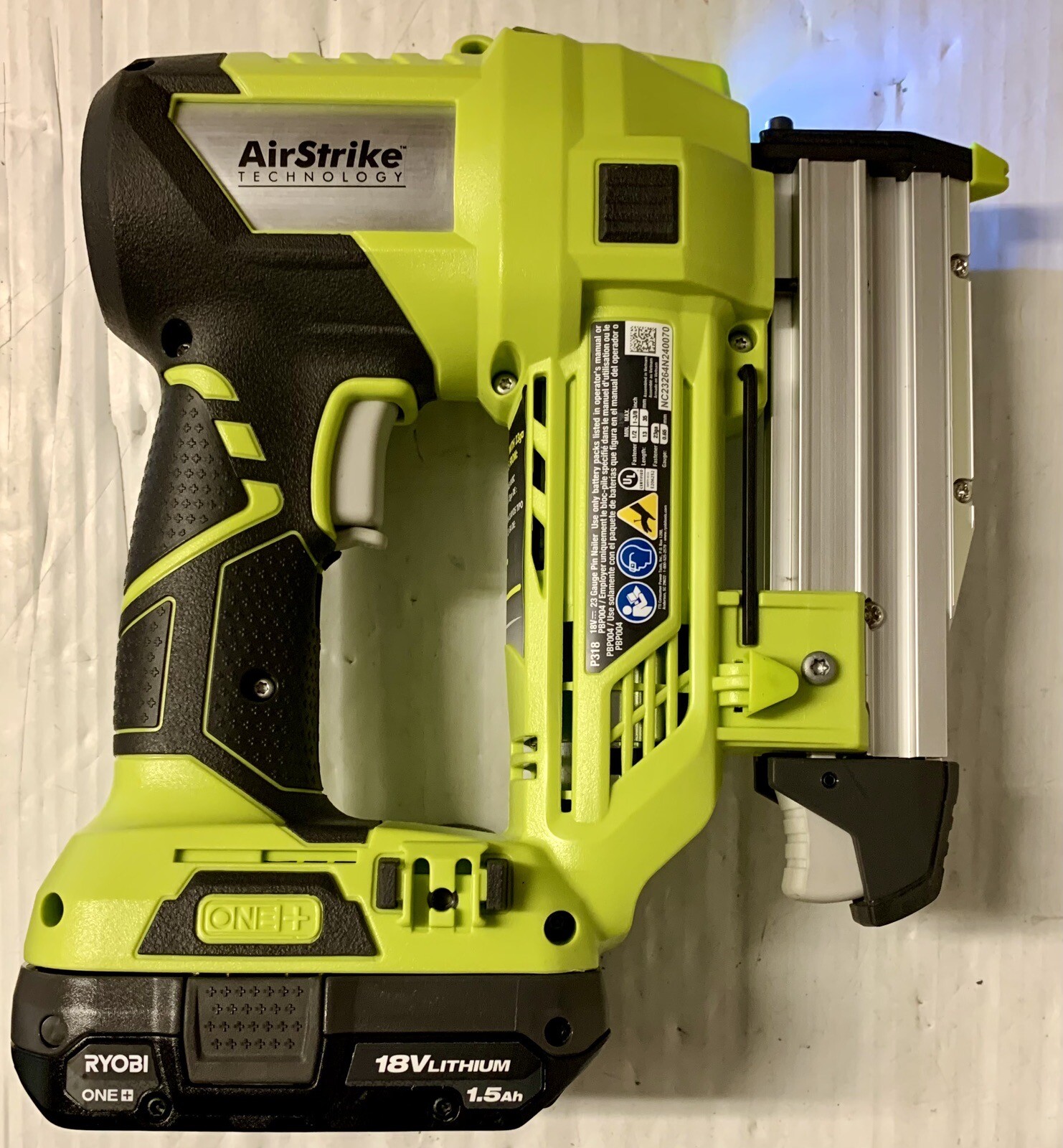 (1) Ryobi 18Volt 23 Gauge Pin Nailer P318 1.5Ah Battery PBP002 and a