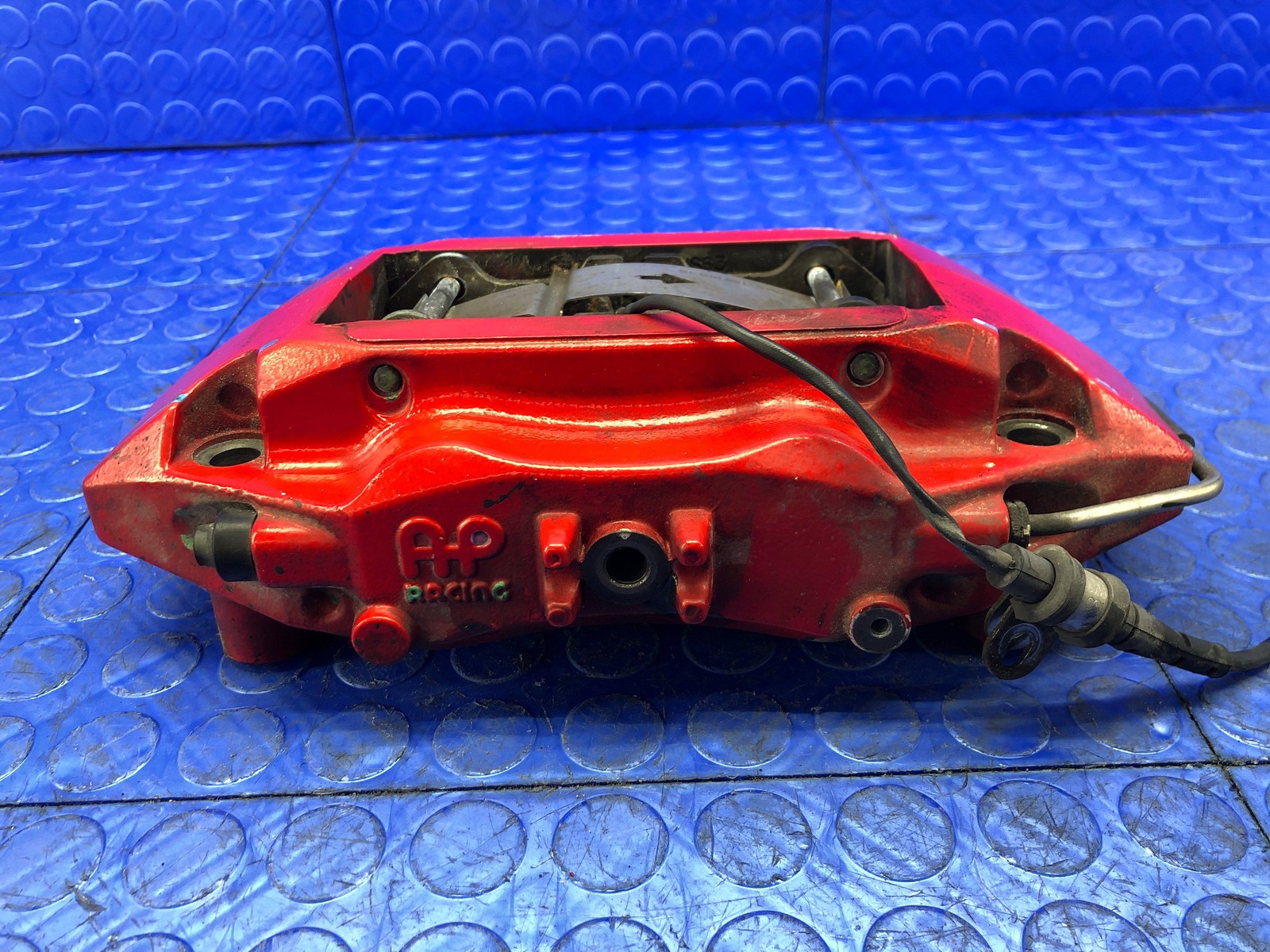 2016-2021 MCLAREN 570S OEM REAR LEFT CARBON CERAMIC BRAKE CALIPER RED *SCRATCHED