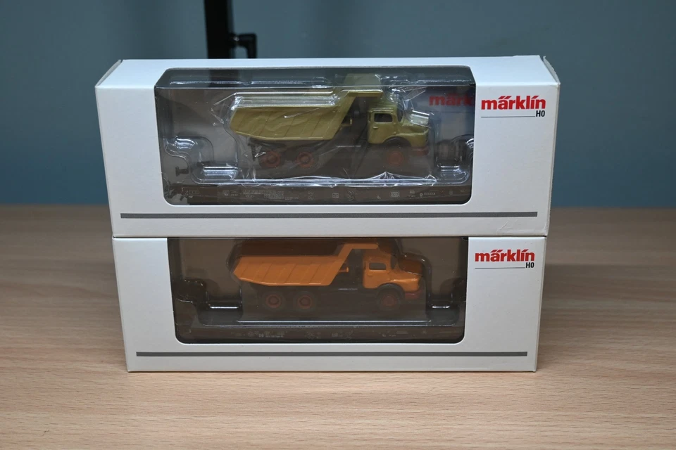 Marklin 48692 HO Scale 2 Heavy Duty Flat Cars with Dump Trucks - Image 2 of 4