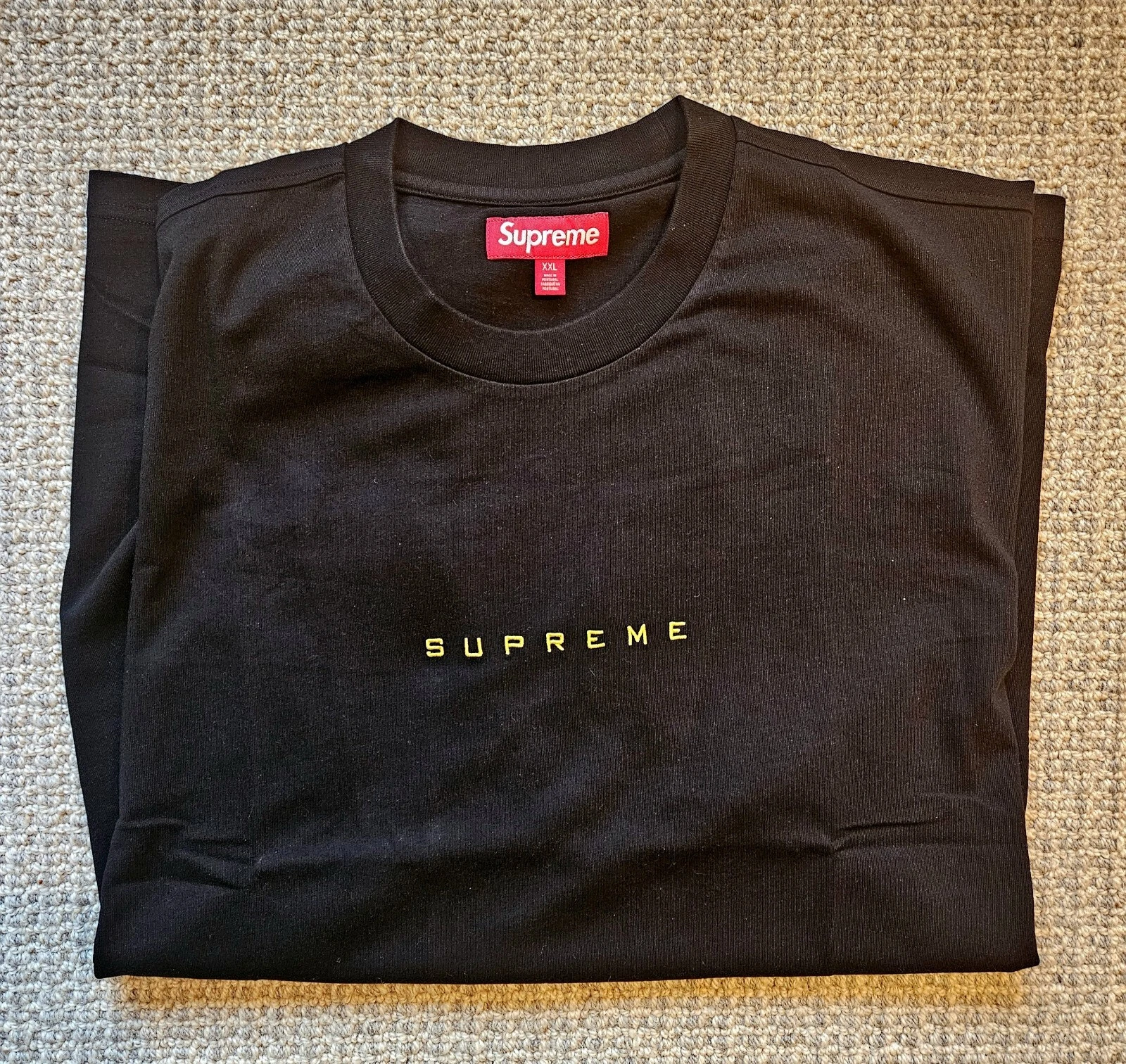 Haut à manches courtes avec logo Supreme University « noir » 2XL