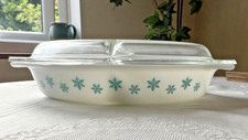 PYREX 1.5 QT Turquoise Snowflake White Divided Casserole Covered  USA Vintage