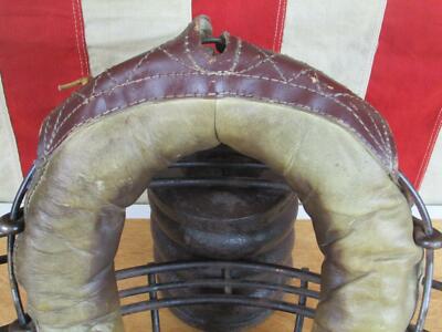 Ancien Masque De Receveur Baseball Vintage Années 30 – Métal Et Cuir Vert