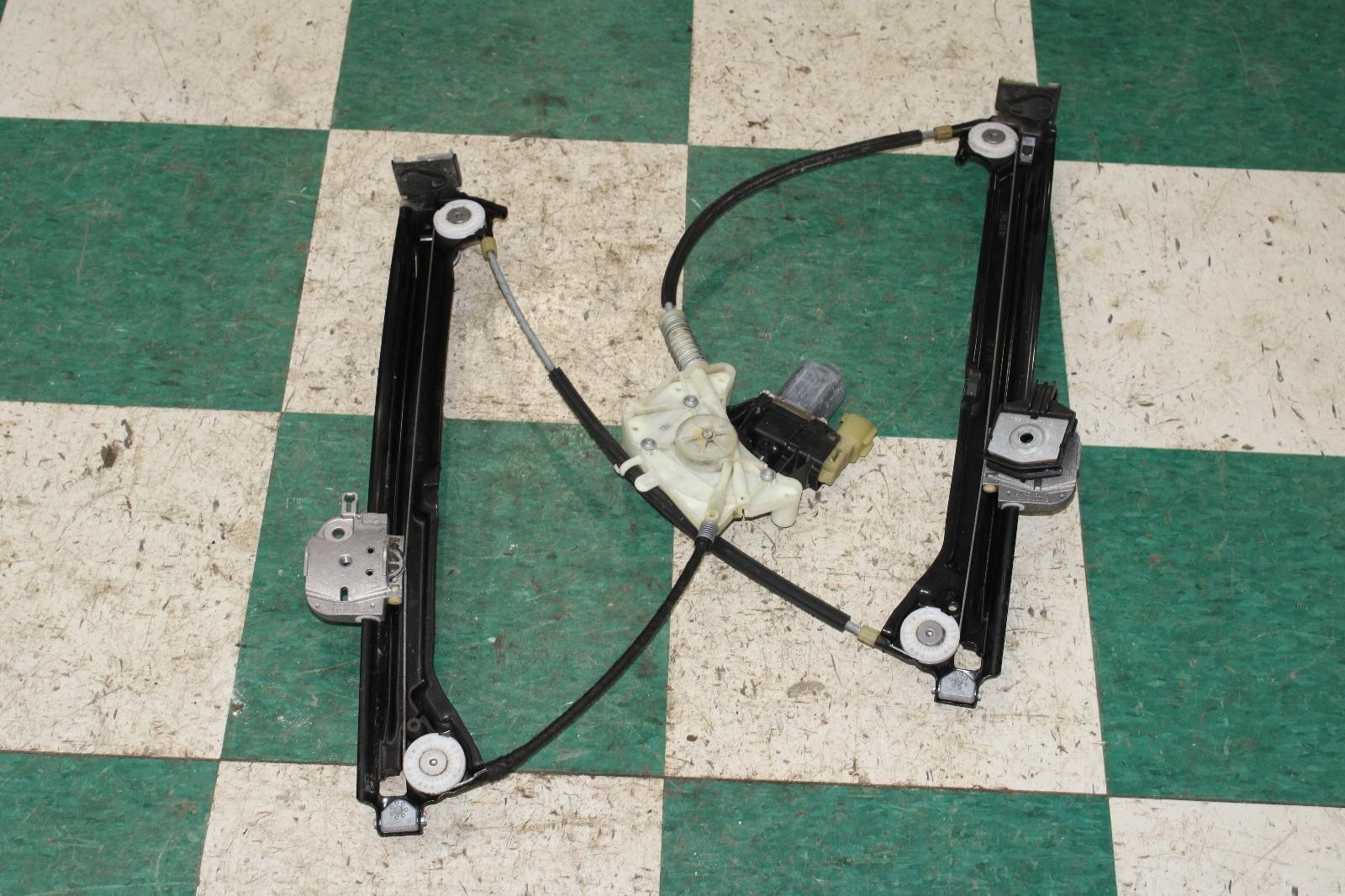 Maserati Ghibli 2014-2017 Front Left Window regulator