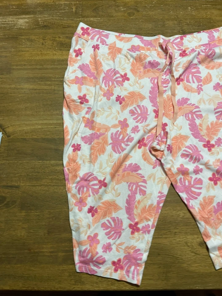Pantalones Cortos Croft & Barrow, Para Mujer Plus 2X, Rosa Blanco Naranja, Floral, Pantalones Cortos para Dormir Foto 3 de 4