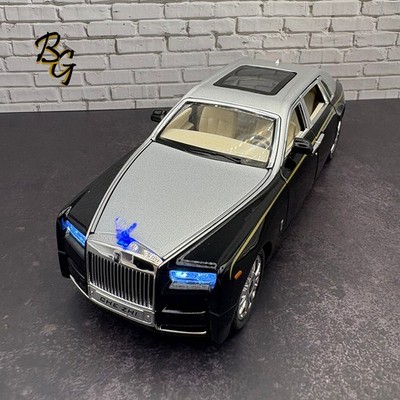 2017/2025 Rolls Royce - Phantom VIII- 1:24 Scale Diecast Model - Silver/Black