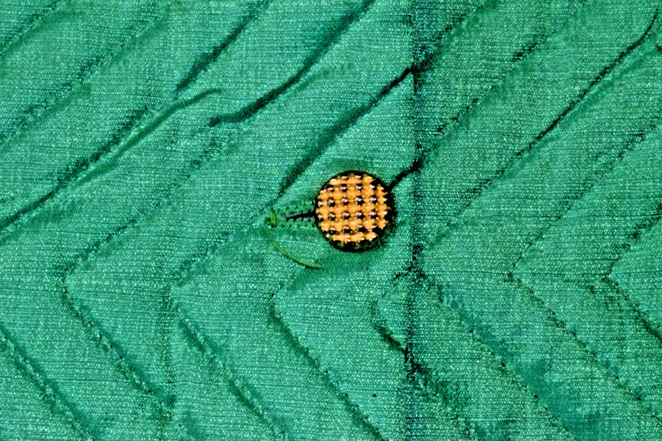 Abrigo Casa Vintage Talla L Años 50 Acolchado Brillante Verde Esmeralda Botones Dorados Foto 3 de 4