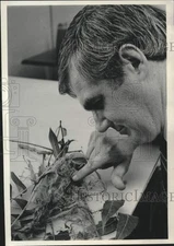1984 Press Photo Michael Birmingham looks at webworms at Encon, Colonie, NY