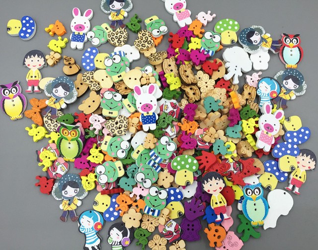 100 Pcs Mixed Color Animals Giraffe Wooden Sewing or Scrapbook Buttons enk007