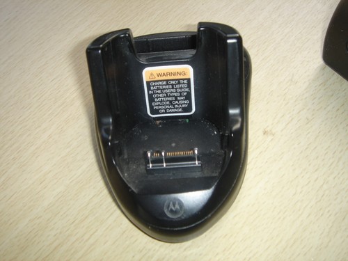 Ładowarka Motorola NNTN7558A i podstawa SPN4772A pasuje do TETRA MTH800 (wersja brytyjska) - Zdjęcie 3 z 8