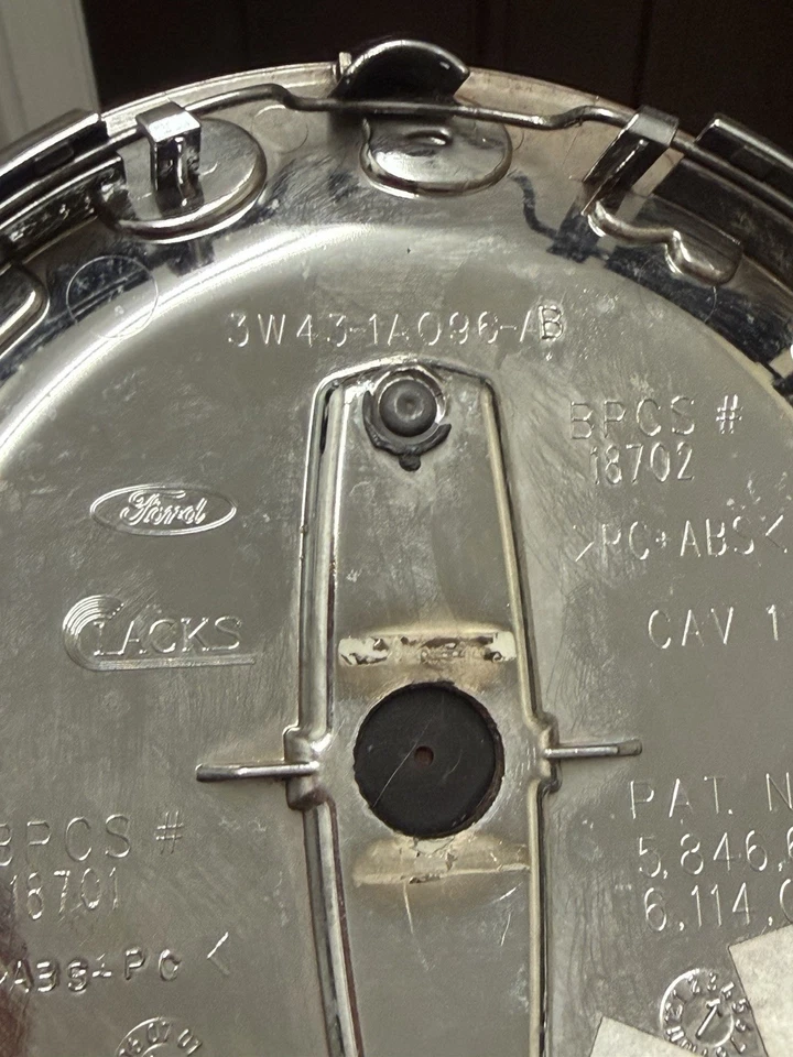 Tapa central de rueda Lincoln LS 2000-2005 CROMO 3W43-1A096-AB CROMO Foto 3 de 4