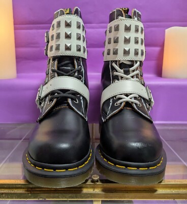A17725 美品 ドクターマーチン 1490 JOSKA STUD BOOTS Dr Martens 1490 Joska Stud Buckle Boots Black/White New Women's