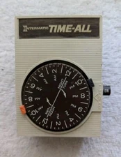 Vintage Intermatic Time-All 24 hour Automatic Lamp & Appliance Timer Model D111
