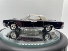 Johnny Lightning 1961 LINCOLN CONTINENTAL -2005  Holiday Classic - Loose - 1/64