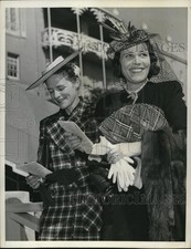 1939 Press Photo Mrs Alex Young and Mrs CS Howard at Santa Anita Turf Club