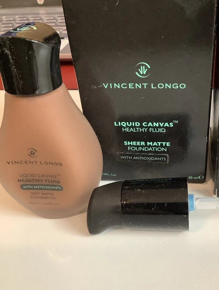 Vincent Longo Topaz #12, Liquid Canvas Sheer Matte Foundation. New In Box - Image 3 of 4