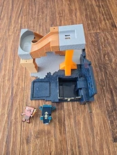 Mattel Minecraft Toy With Action Figures