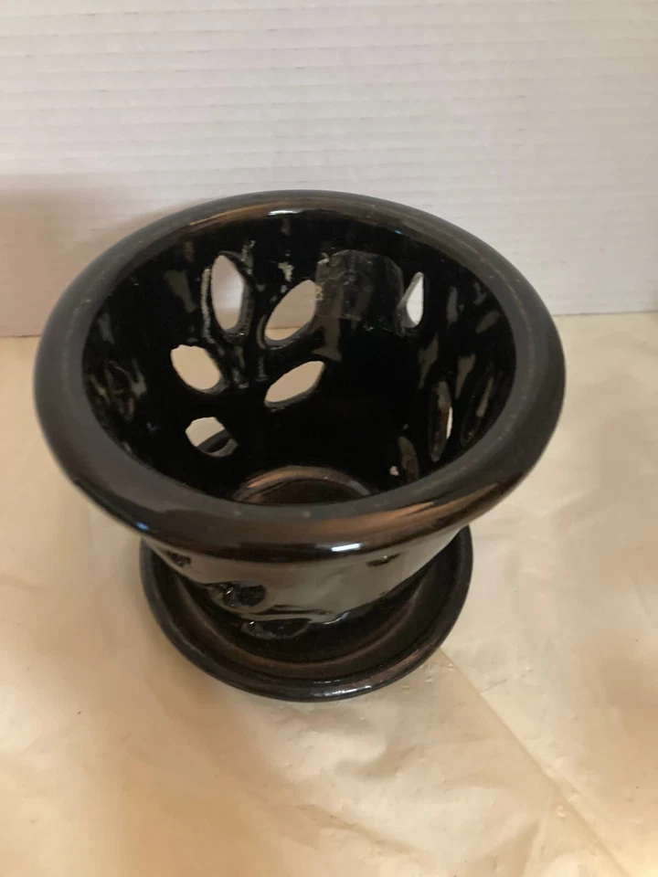 SOPORTE VELA CERÁMICA NEGRO 5 1/4"D X 4.5"H CON PLATILLO ADJUNTO Foto 3 de 4