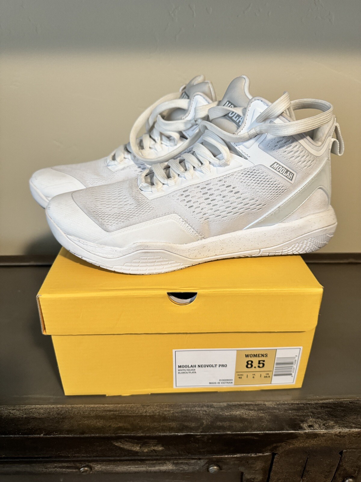 Moolah Neovolt Pro Women’s Basketball Shoes 8.5 (Pre… Gem