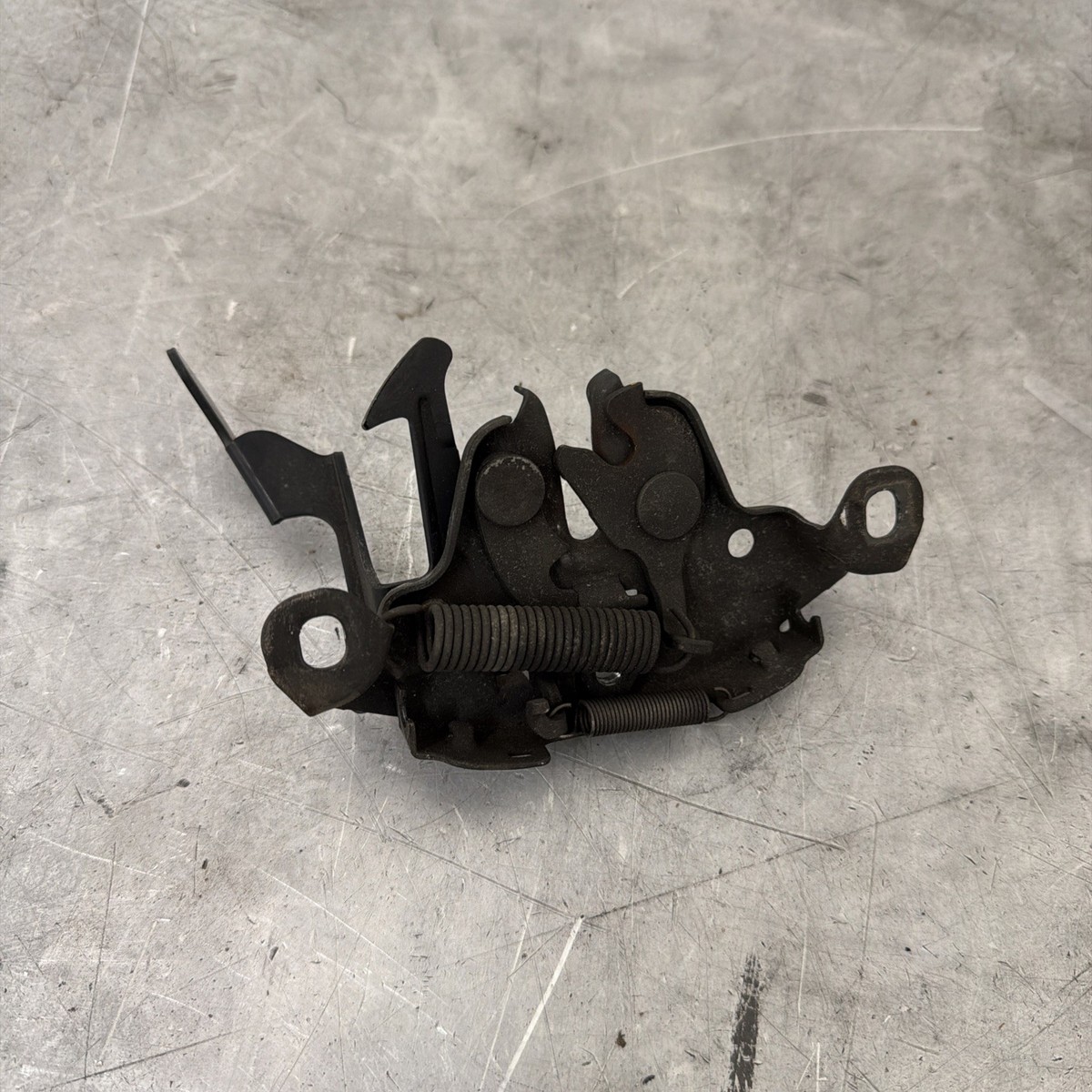 U-Ma 03-07 INFINITI G35 COUPE - HOOD LATCH LOCKING MECHANISM LOCK - OEM