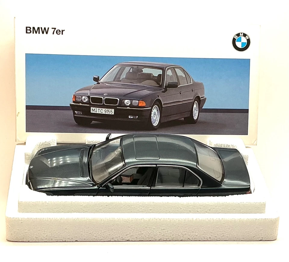 Minichamps BMW 7er 740i  Limousine in blau, extrem selten, OVP. 1:24, D021