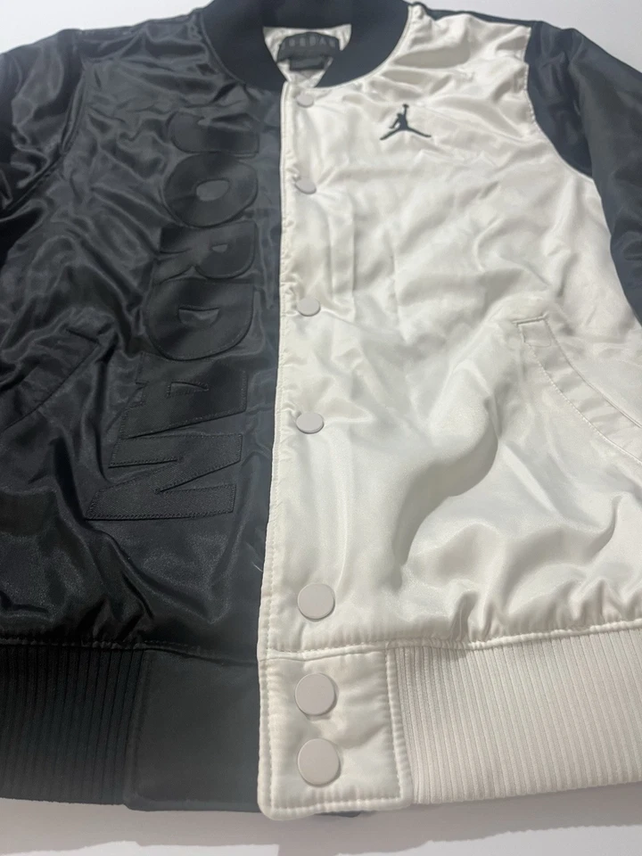 Jaqueta bombardeiro Nike Legacy Jordan 11 Concord preta branca tamanho médio - Imagem 4 de 4
