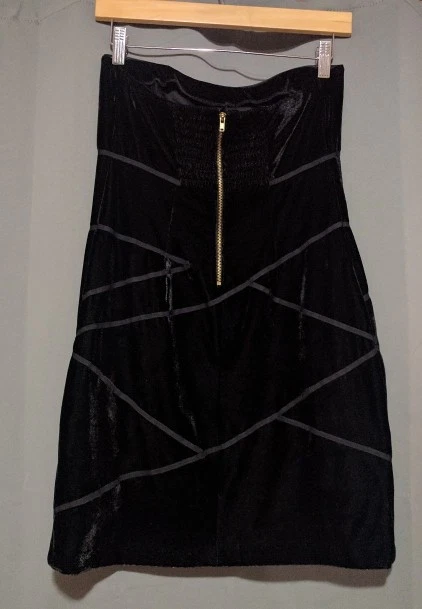 Nuevo Mini Vestido Urban Outfitters UO Silence + Noise Negro Terciopelo LBD Mediano Pequeño Foto 3 de 4