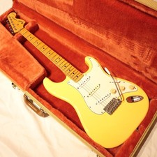 Chitarra elettrica Fender Japan ST71-140YM Stratocaster di Yngwie Malmsteen e custodia