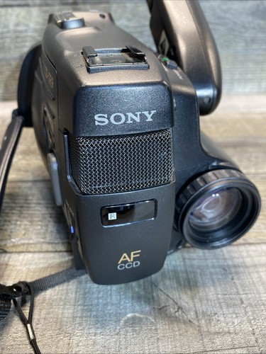 Sony CCD TR9 Hi 8 Video 8 Camcorder Powers On *For Parts Only* READ - Picture 4 of 17