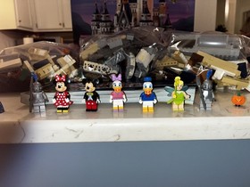 71040 LEGO Disney World Cinderella Castle mostly Complete w/All Minifigs Retired