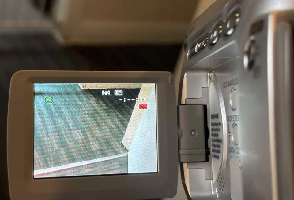 CANON MV 790 Digital Camcorder w/ Battery - Spares or Repairs - Image 2 of 4