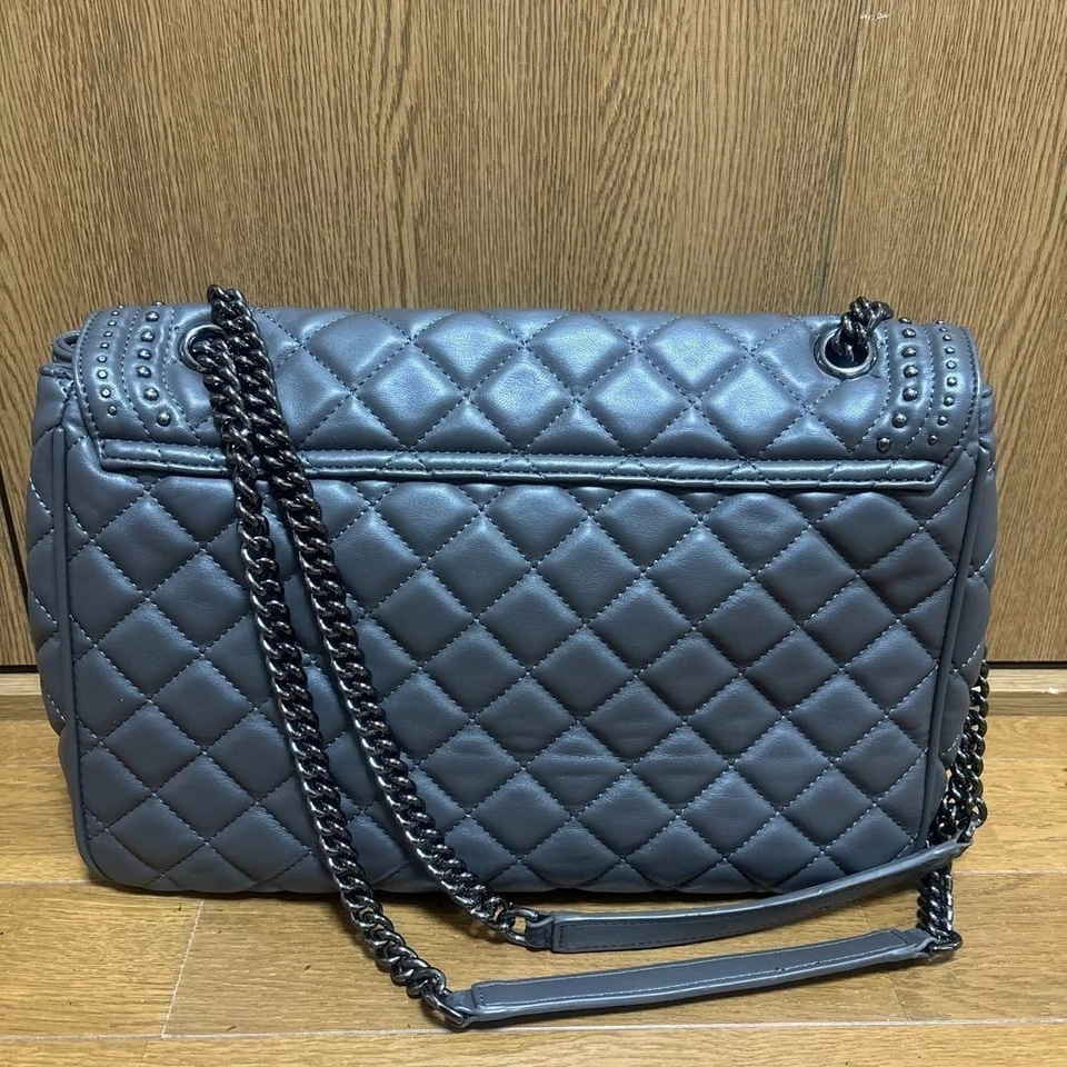 Bolso de Hombro ERMANNO SCERVINO Acolchado Cadena en Gris USADO Buen Estado Foto 2 de 4