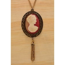 Vintage Cameo Pendant Necklace Ombre Red Antiqued Gold Tassel Chain Aged Bin3B