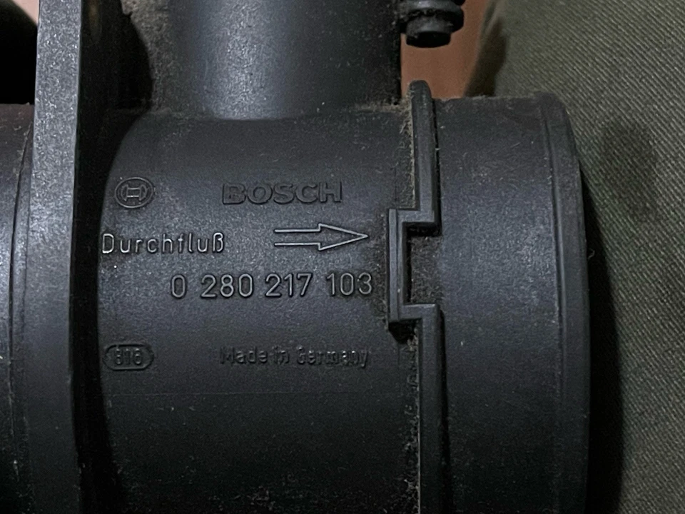 Sensor de flujo de masa de aire Bosch 0280217103 para Volkswagen Golf 1993-95 Foto 2 de 3