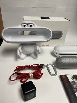 Beats Pill + ホワイト　本体、箱、付属品有り Authentic Beats Pill Bluetooth Speaker + Dude Stand LIMITED